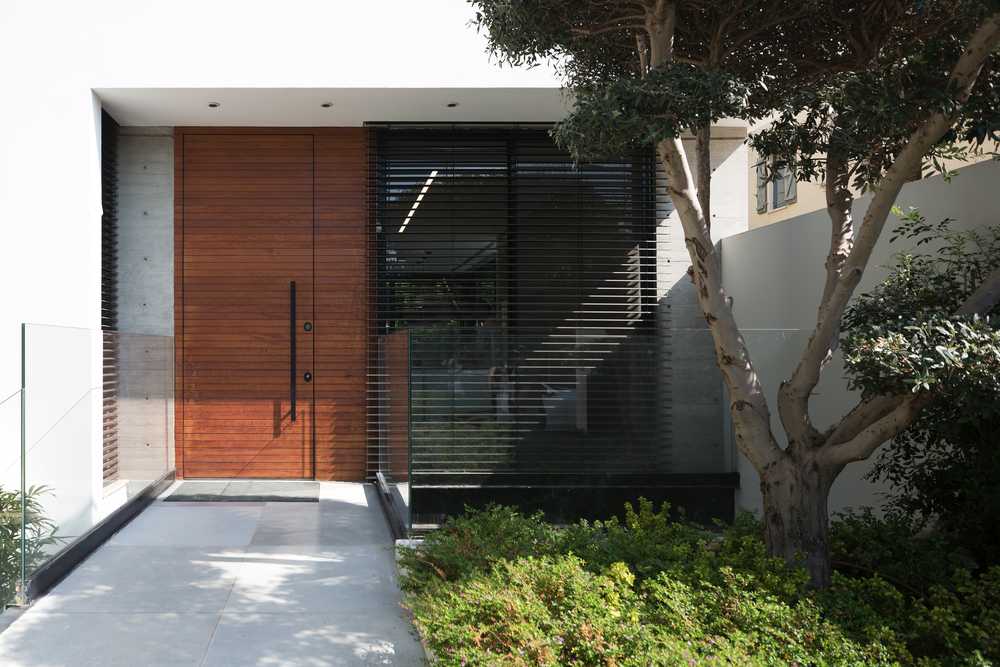House in Tel Aviv – luxury front doors