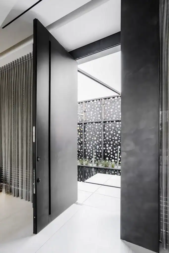 דלתות כניסה מעוצבות 6 עיצוב דלת כניסה יוקרתית