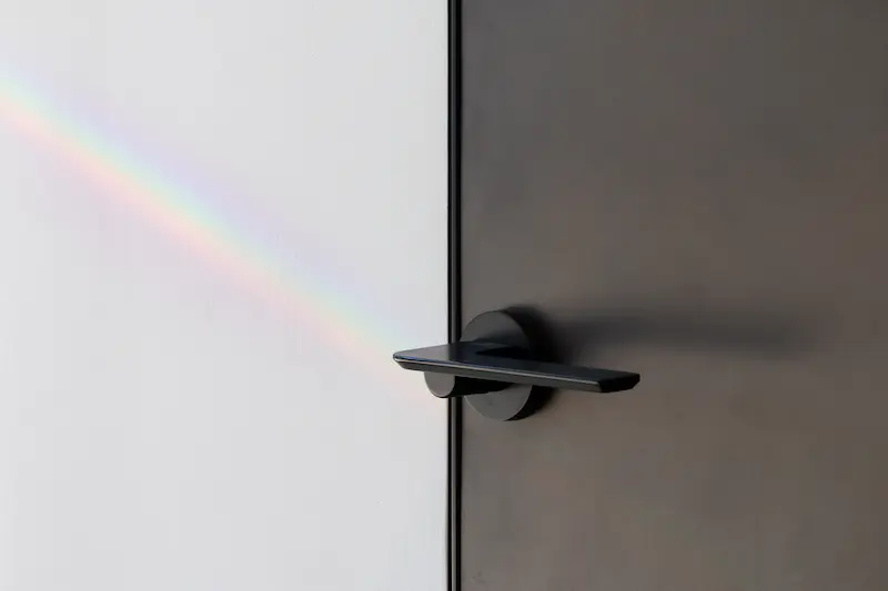 ידית נעה בעיצוב איטלקי לדלתות קו אפס
