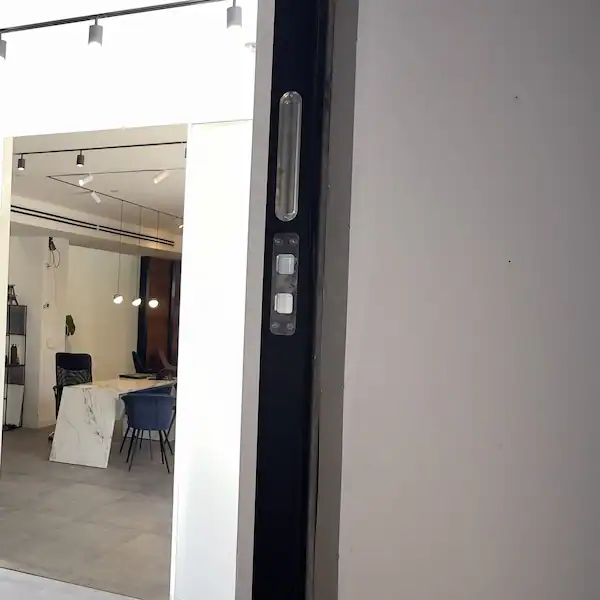מזוזות שקועות במשקוף בדלת קו אפס