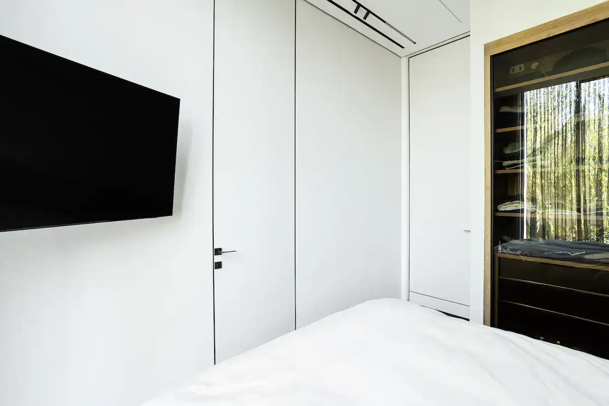 דלתות פנים גבוהות 16 דלתות פנים גבוהות