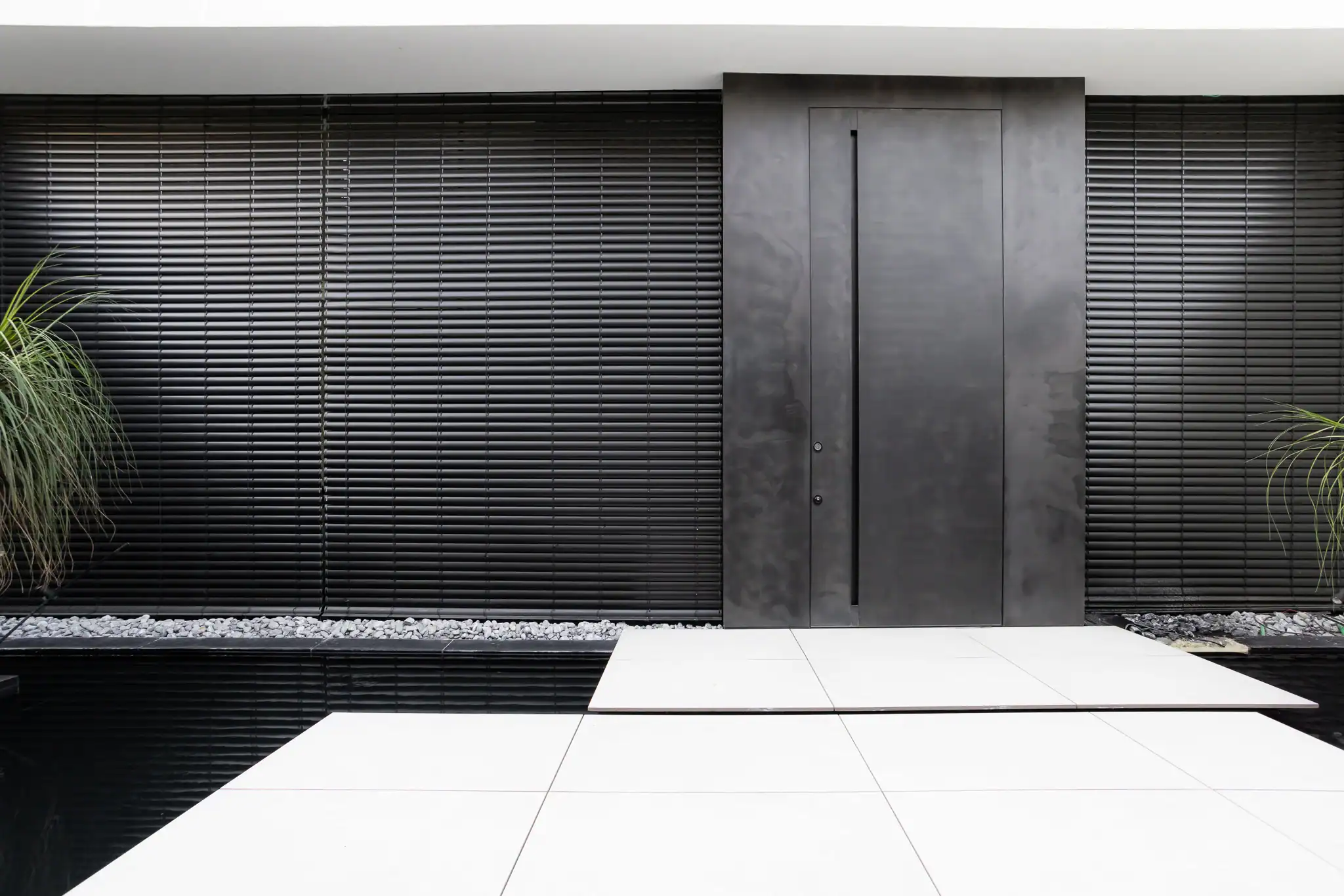 דלתות כניסה יוקרתיות: עיצוב, חומרים ויתרונות 14 דלתות כניסה יוקרתיות: עיצוב, חומרים ויתרונות