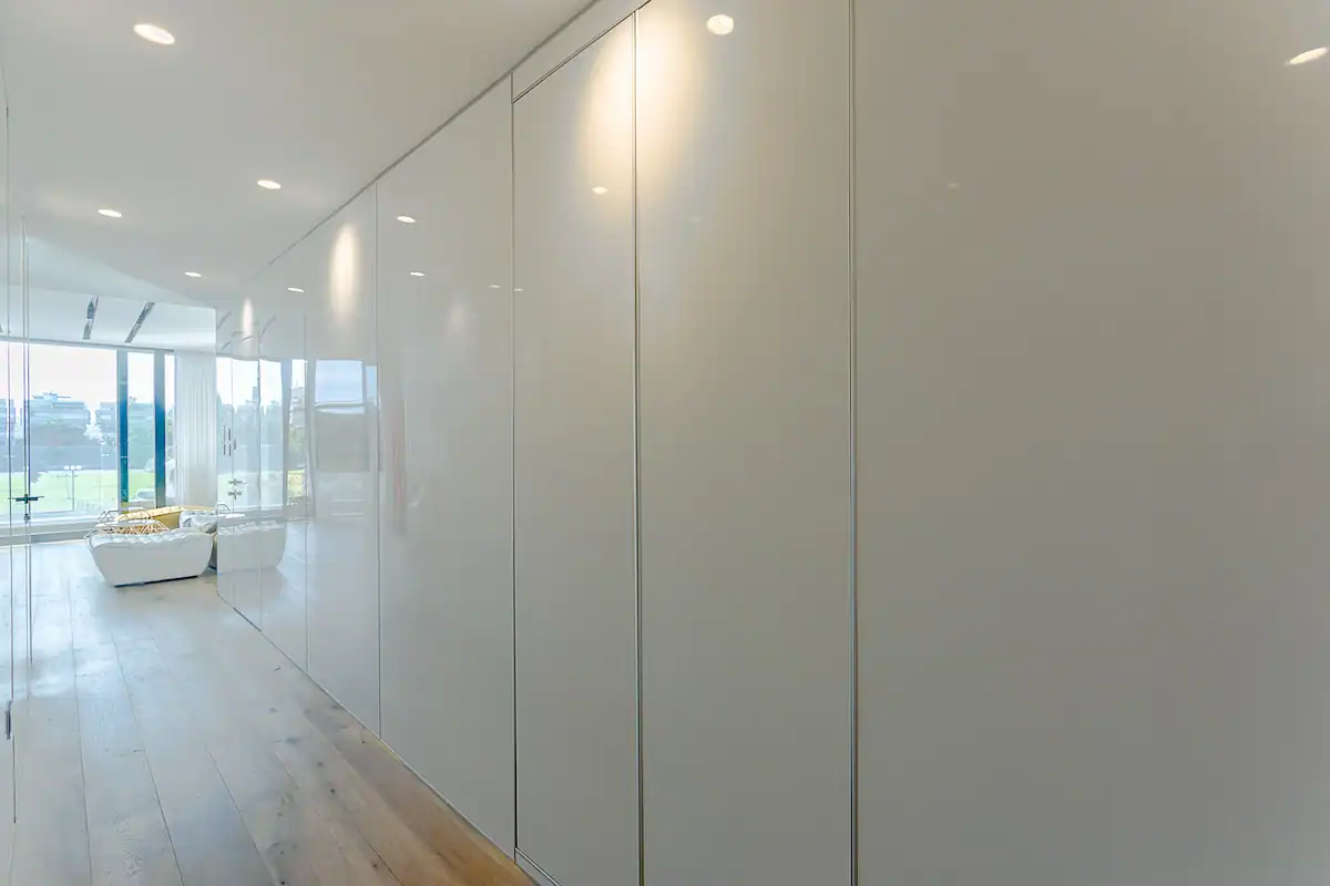 דלת סמויה 12 דלת סמויה