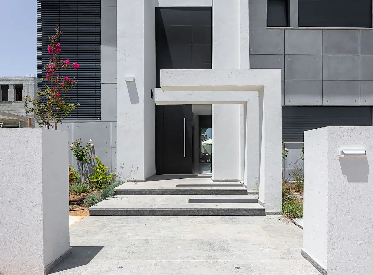 דלתות כניסה מאלומיניום 1 דלתות כניסה מאלומיניום מבית אפרטו דלתות קו אפס